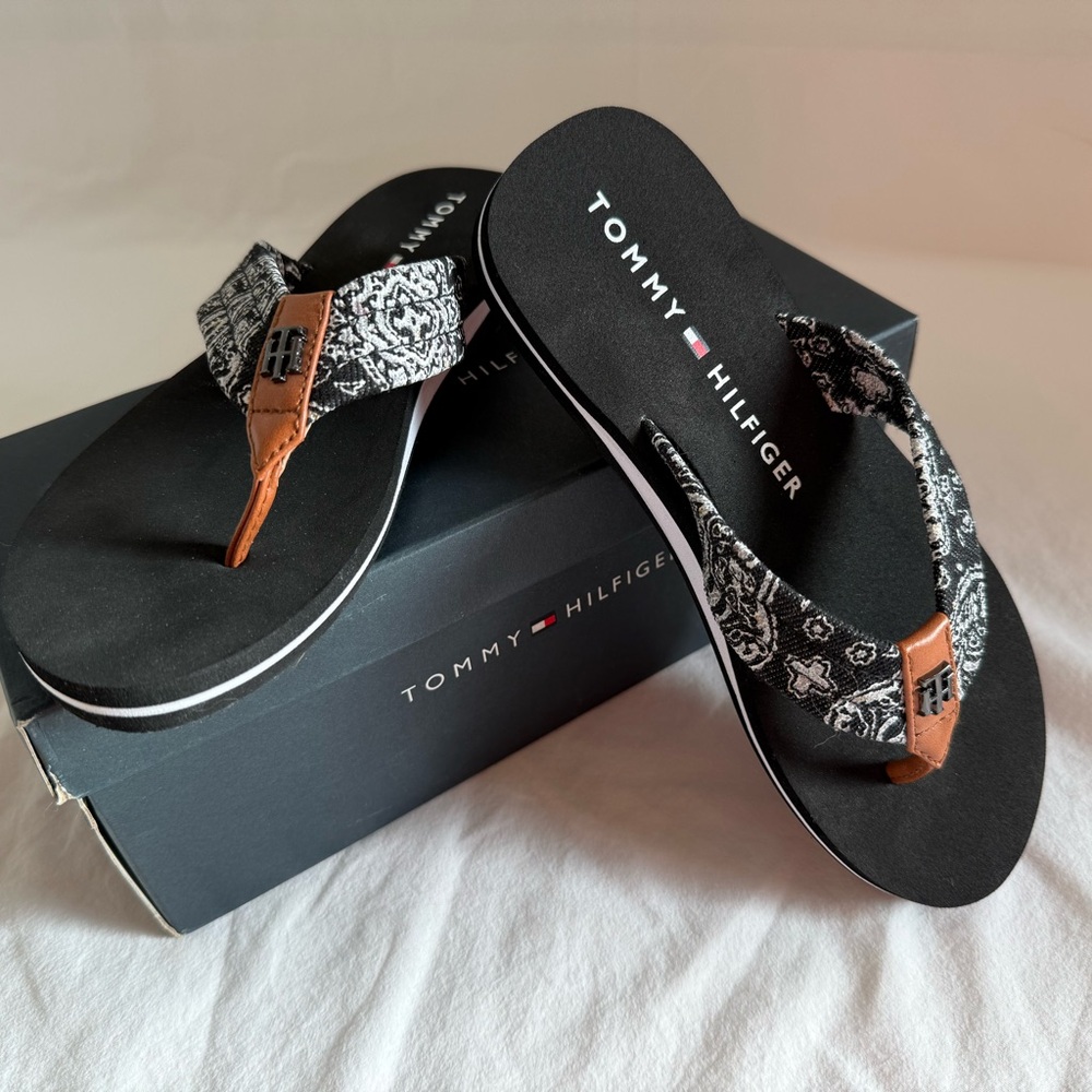 Tommy Hilfiger Black and White lightweight Flip Flops